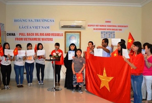 Người Việt Nam ở nước ngoài quyết tâm bảo vệ chủ quyền thiêng liêng của Tổ quốc - ảnh 1